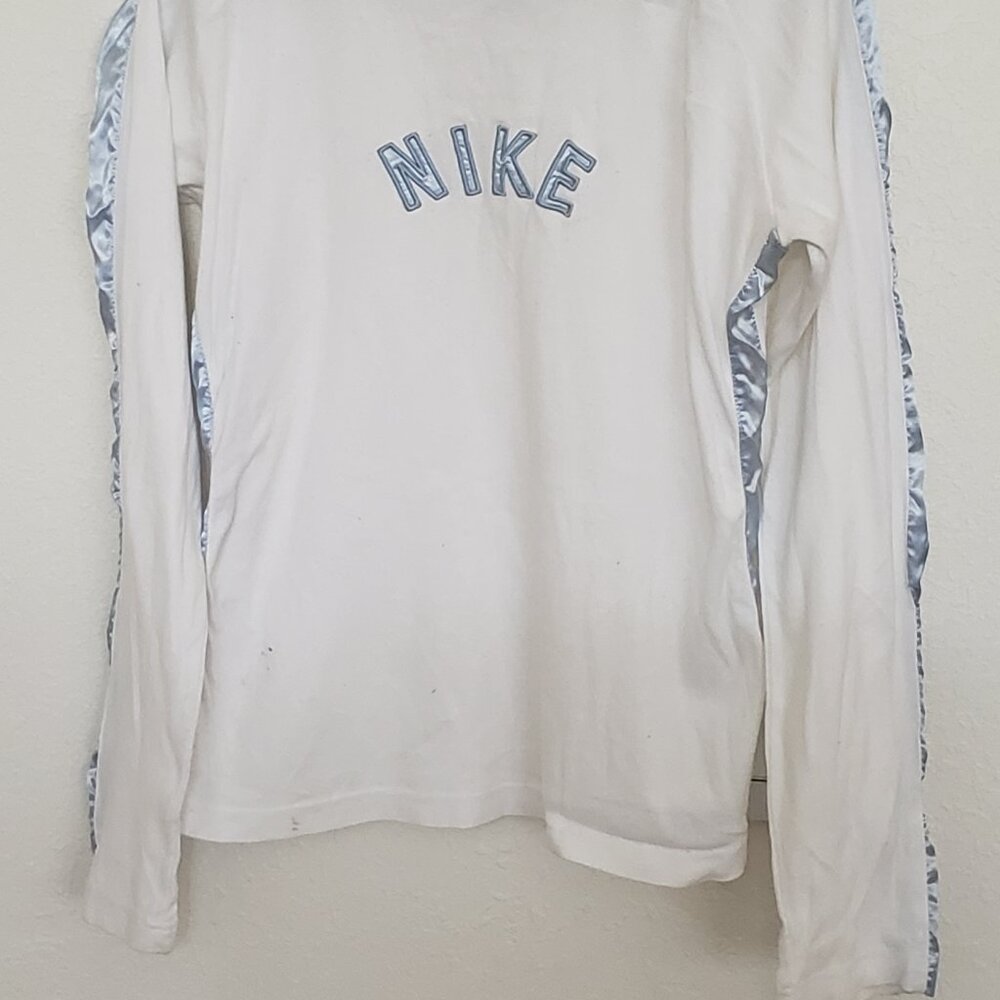 White Long Sleeved NIKE t-shirt With Blue Satin Trim